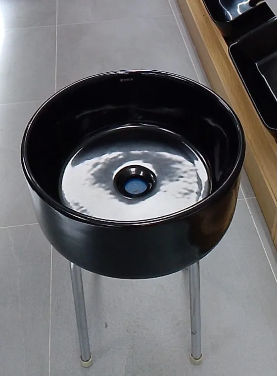 Chậu lavabo đặt bàn màu đen MKC-341