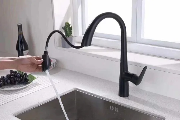 Vòi rửa bát màu đen nóng lạnh rút dây MK-0578B